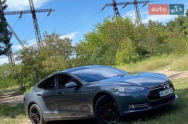 Ліфтбек Tesla Model S 2013 в Дніпрі