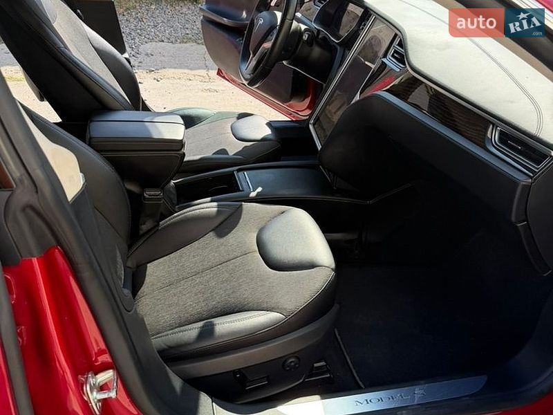 Ліфтбек Tesla Model S 2016 в Одесі