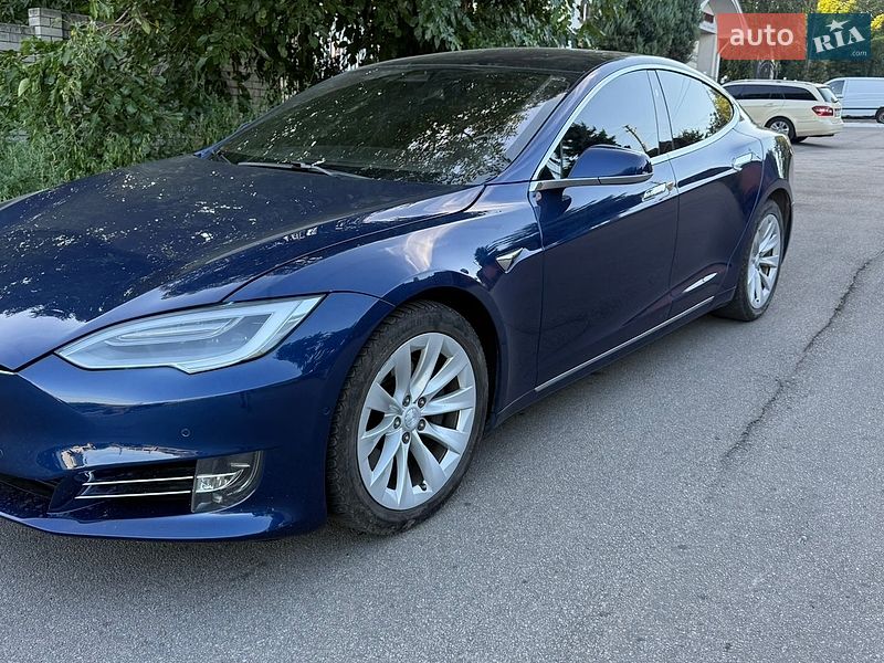 Лифтбек Tesla Model S 2018 в Днепре