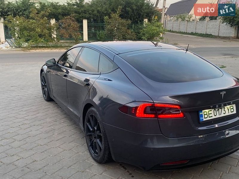 Лифтбек Tesla Model S 2018 в Николаеве