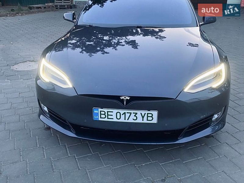 Лифтбек Tesla Model S 2018 в Николаеве