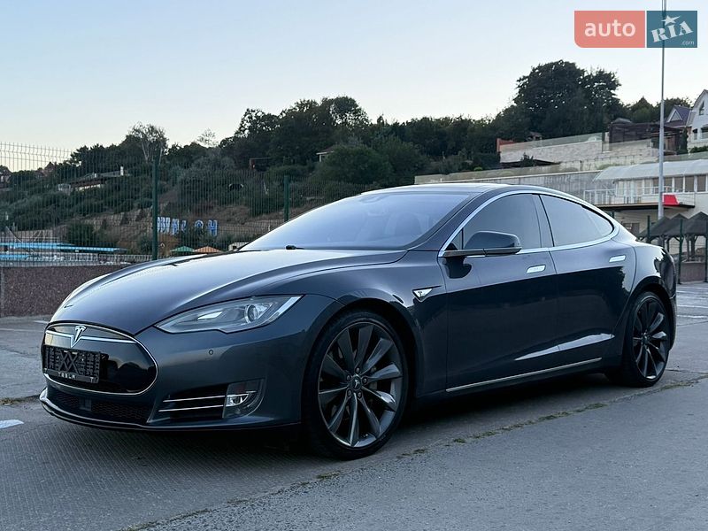 Ліфтбек Tesla Model S 2015 в Одесі фото Ліфтбек Tesla Model S 2015 в Одесі