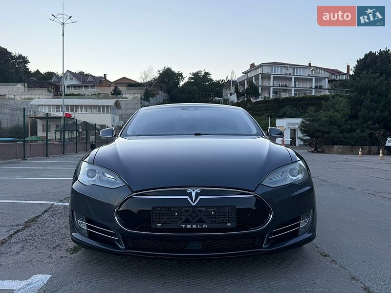 Ліфтбек Tesla Model S 2015 в Одесі фото 3 Ліфтбек Tesla Model S 2015 в Одесі