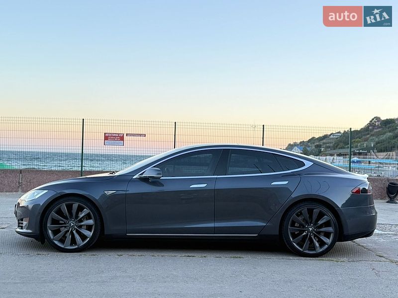 Ліфтбек Tesla Model S 2015 в Одесі фото 11 Ліфтбек Tesla Model S 2015 в Одесі