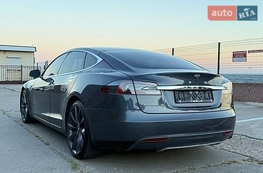 Ліфтбек Tesla Model S 2015 в Одесі фото 12 Ліфтбек Tesla Model S 2015 в Одесі
