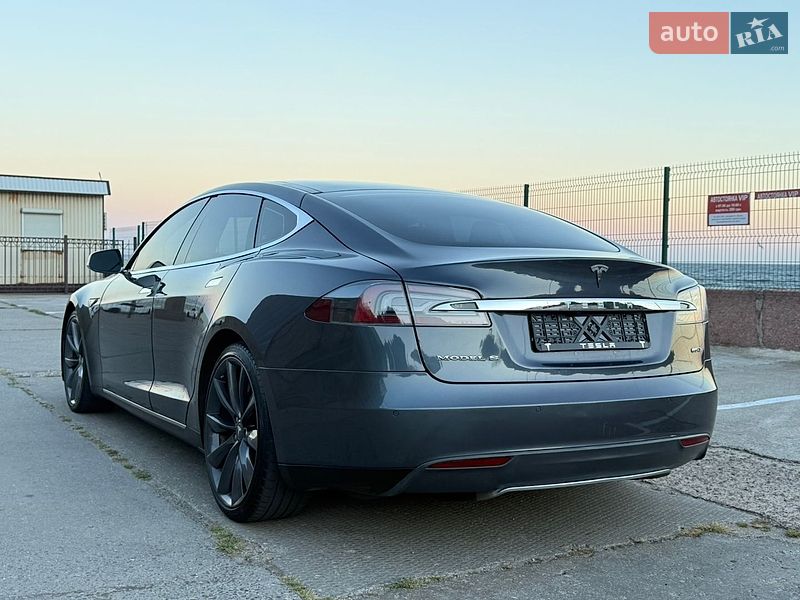 Ліфтбек Tesla Model S 2015 в Одесі фото 12 Ліфтбек Tesla Model S 2015 в Одесі