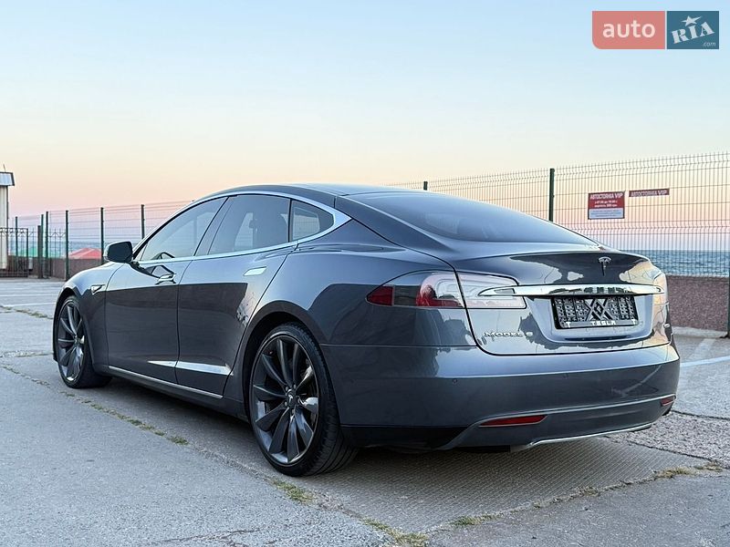 Ліфтбек Tesla Model S 2015 в Одесі фото 10 Ліфтбек Tesla Model S 2015 в Одесі