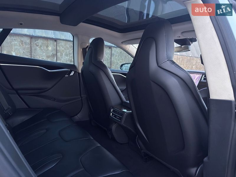 Ліфтбек Tesla Model S 2015 в Одесі фото 15 Ліфтбек Tesla Model S 2015 в Одесі