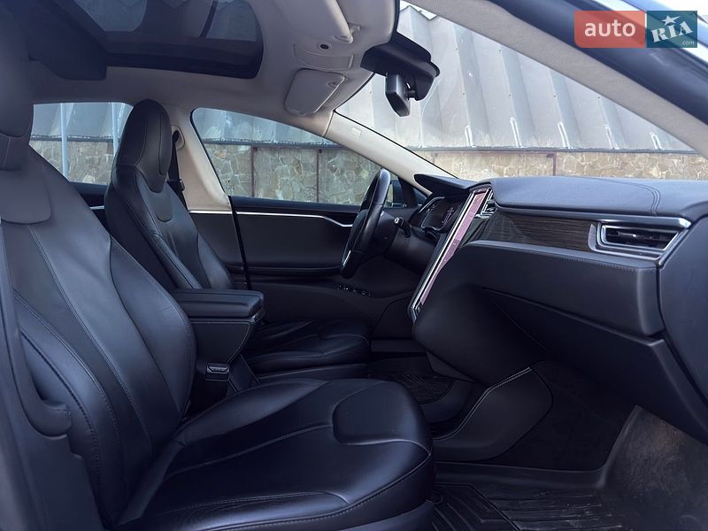 Ліфтбек Tesla Model S 2015 в Одесі фото 16 Ліфтбек Tesla Model S 2015 в Одесі