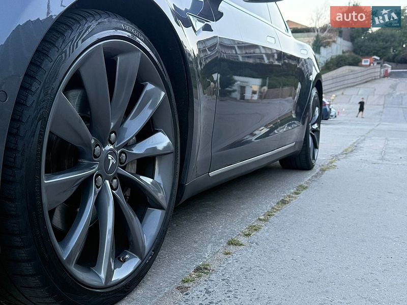 Ліфтбек Tesla Model S 2015 в Одесі фото 21 Ліфтбек Tesla Model S 2015 в Одесі