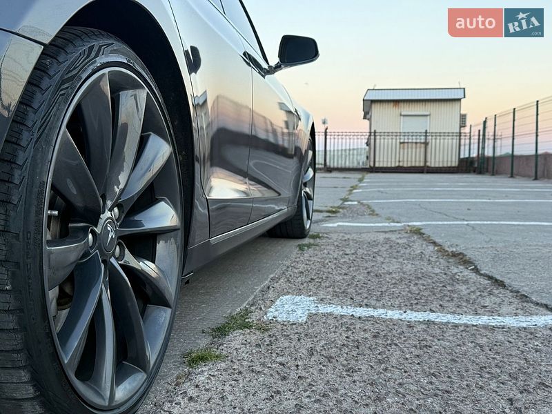 Ліфтбек Tesla Model S 2015 в Одесі фото 20 Ліфтбек Tesla Model S 2015 в Одесі