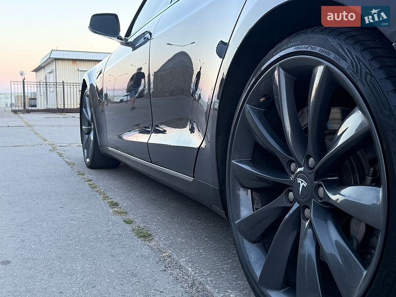 Ліфтбек Tesla Model S 2015 в Одесі фото 19 Ліфтбек Tesla Model S 2015 в Одесі