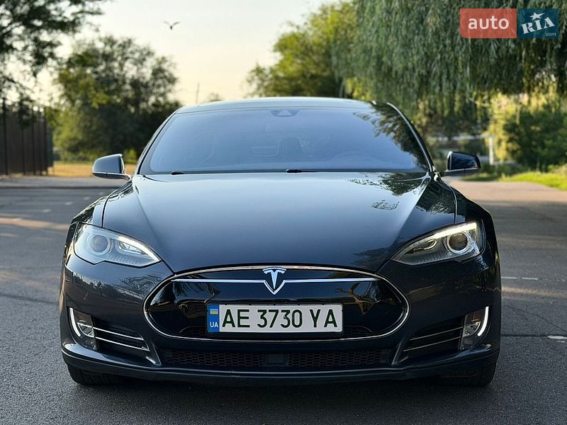 Ліфтбек Tesla Model S 2015 в Кривому Розі фото 2 Ліфтбек Tesla Model S 2015 в Кривому Розі