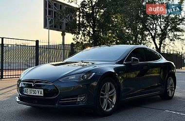 Ліфтбек Tesla Model S 2015 в Кривому Розі фото 10 Ліфтбек Tesla Model S 2015 в Кривому Розі