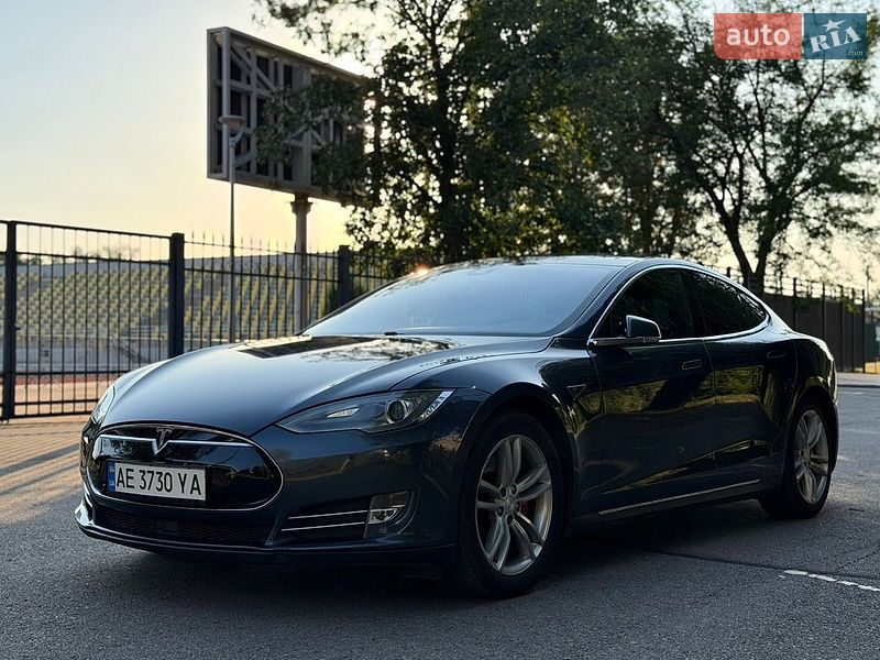 Ліфтбек Tesla Model S 2015 в Кривому Розі фото 10 Ліфтбек Tesla Model S 2015 в Кривому Розі