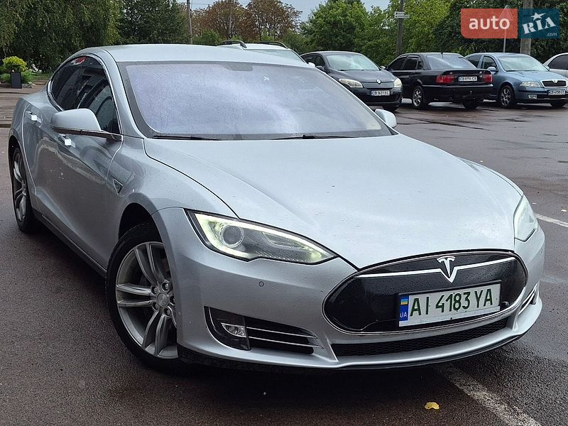 Лифтбек Tesla Model S 2014 в Нежине