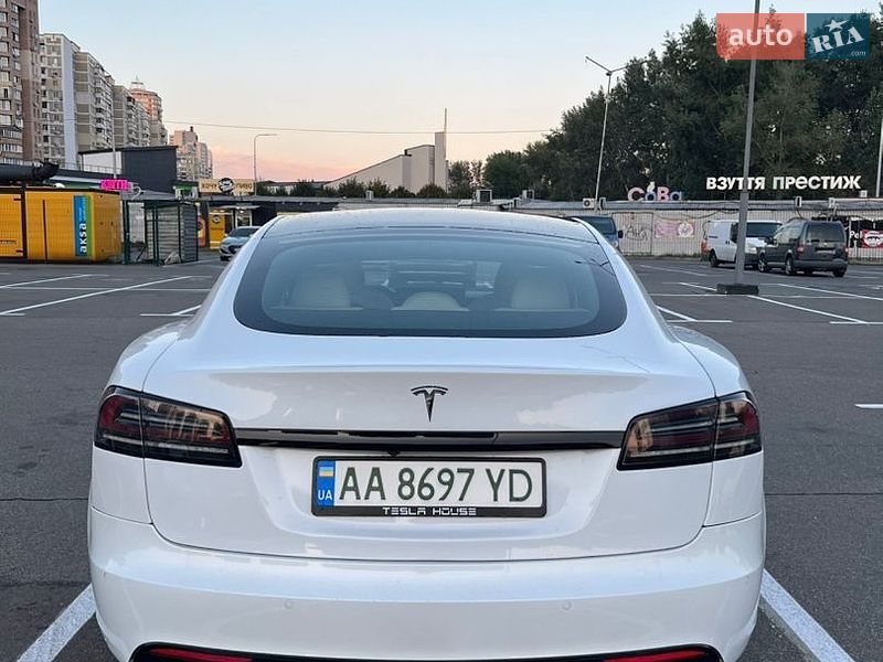 Лифтбек Tesla Model S 2022 в Львове