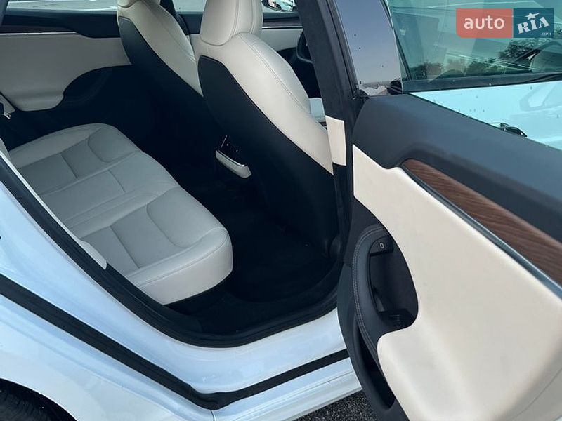 Лифтбек Tesla Model S 2022 в Львове