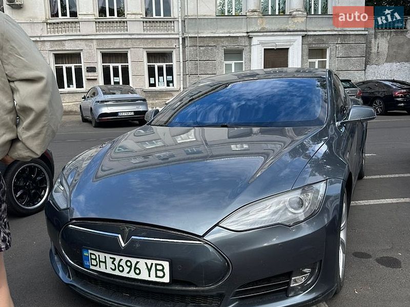 Tesla Model S 2013