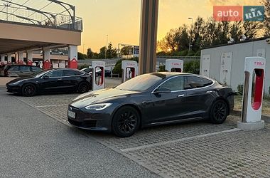 Лифтбек Tesla Model S 2017 в Ровно