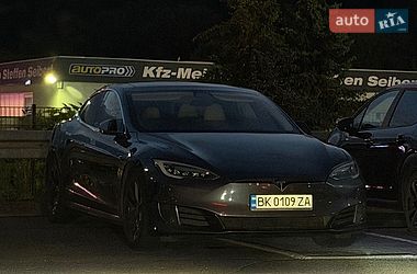 Лифтбек Tesla Model S 2017 в Ровно
