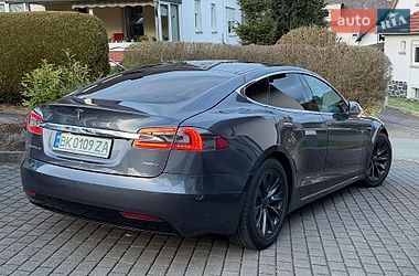 Лифтбек Tesla Model S 2017 в Ровно