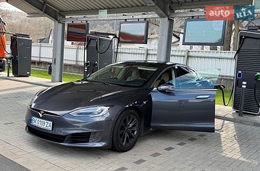 Лифтбек Tesla Model S 2017 в Ровно