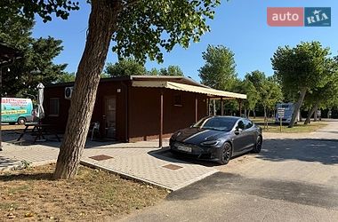 Лифтбек Tesla Model S 2017 в Ровно