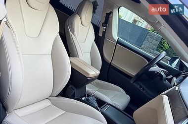 Лифтбек Tesla Model S 2017 в Ровно