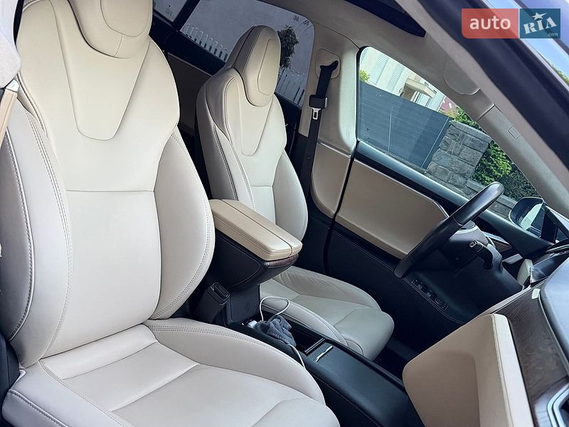 Лифтбек Tesla Model S 2017 в Ровно