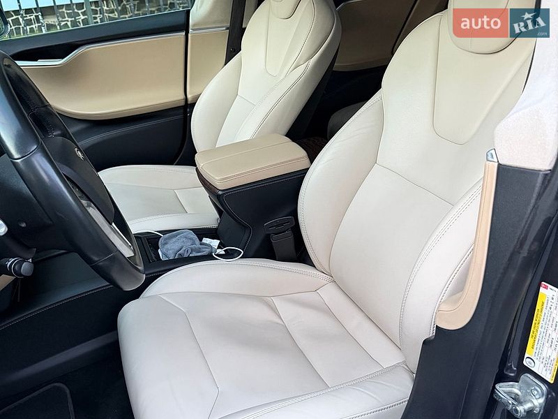 Лифтбек Tesla Model S 2017 в Ровно