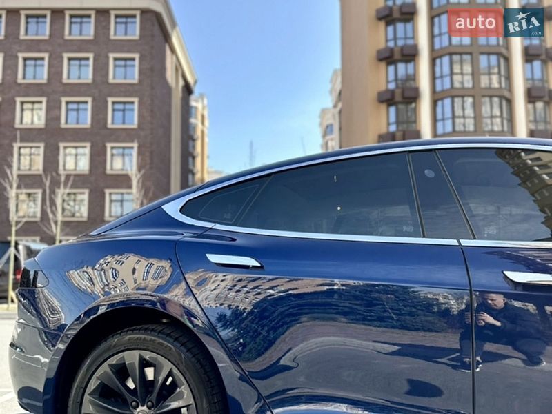 Лифтбек Tesla Model S 2018 в Киеве фото 5 Лифтбек Tesla Model S 2018 в Киеве