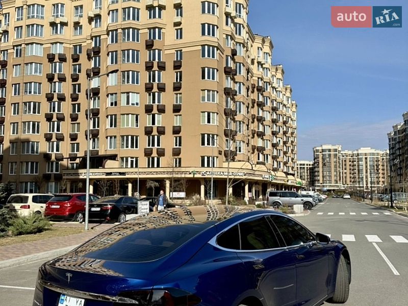 Лифтбек Tesla Model S 2018 в Киеве фото 11 Лифтбек Tesla Model S 2018 в Киеве