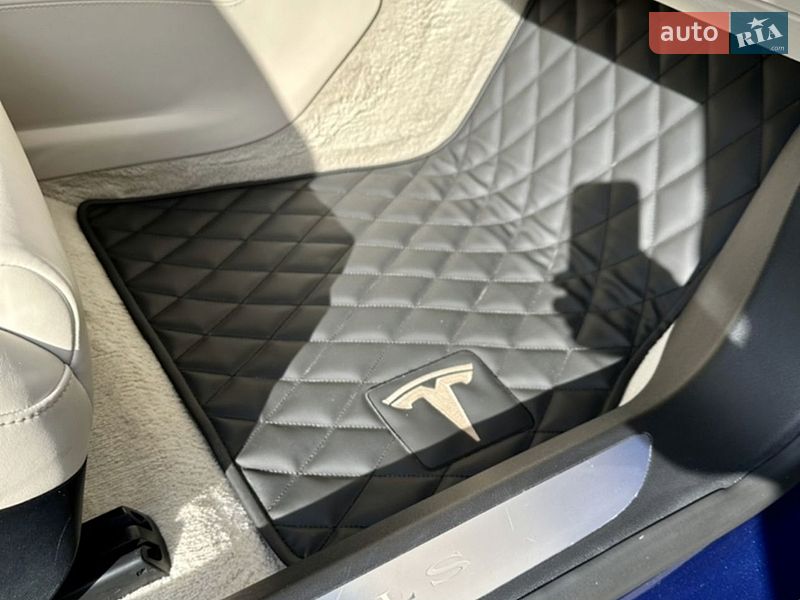 Лифтбек Tesla Model S 2018 в Киеве фото 21 Лифтбек Tesla Model S 2018 в Киеве
