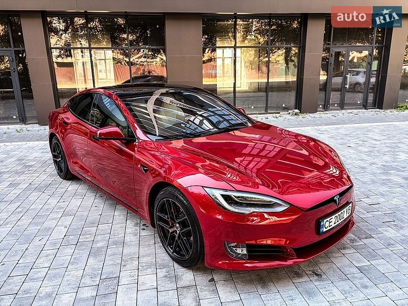 Лифтбек Tesla Model S 2019 в Черновцах