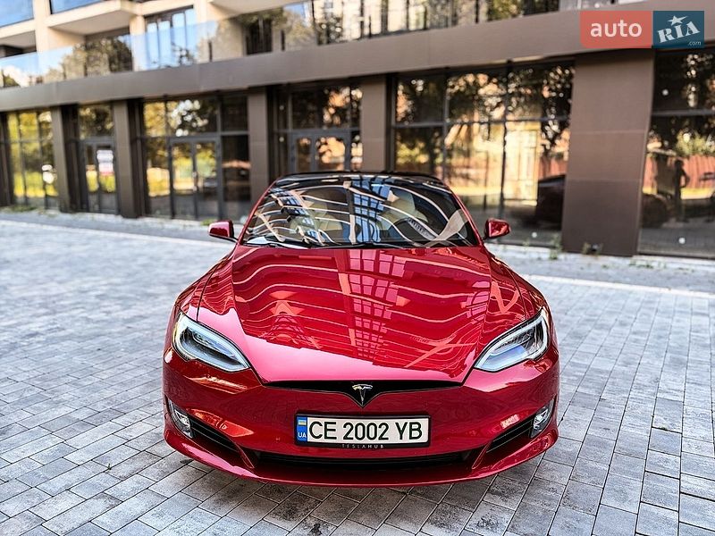 Лифтбек Tesla Model S 2019 в Черновцах