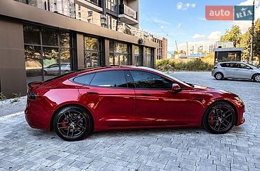 Лифтбек Tesla Model S 2019 в Черновцах