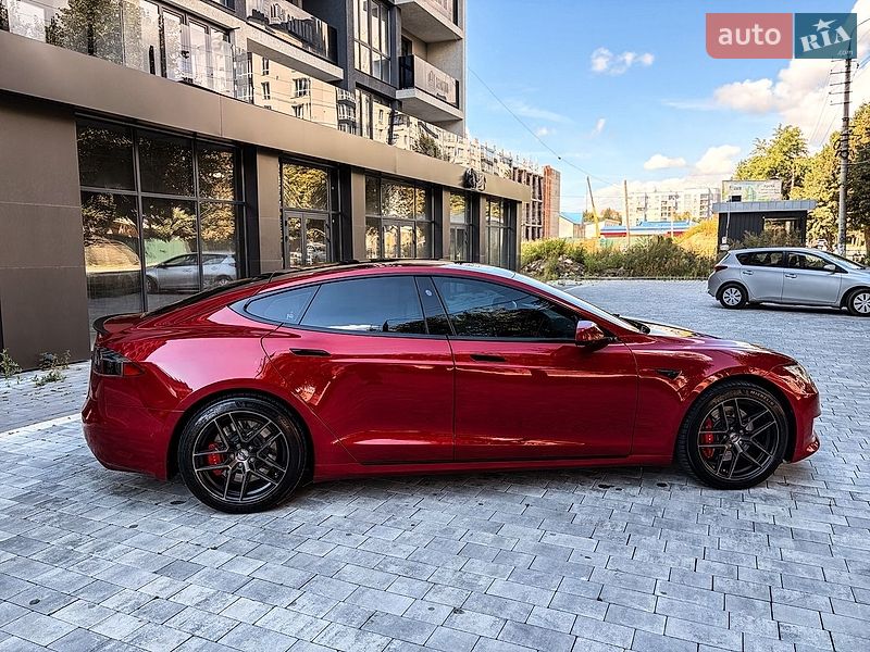 Лифтбек Tesla Model S 2019 в Черновцах