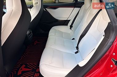 Лифтбек Tesla Model S 2019 в Черновцах