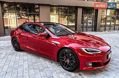 Лифтбек Tesla Model S 2019 в Черновцах