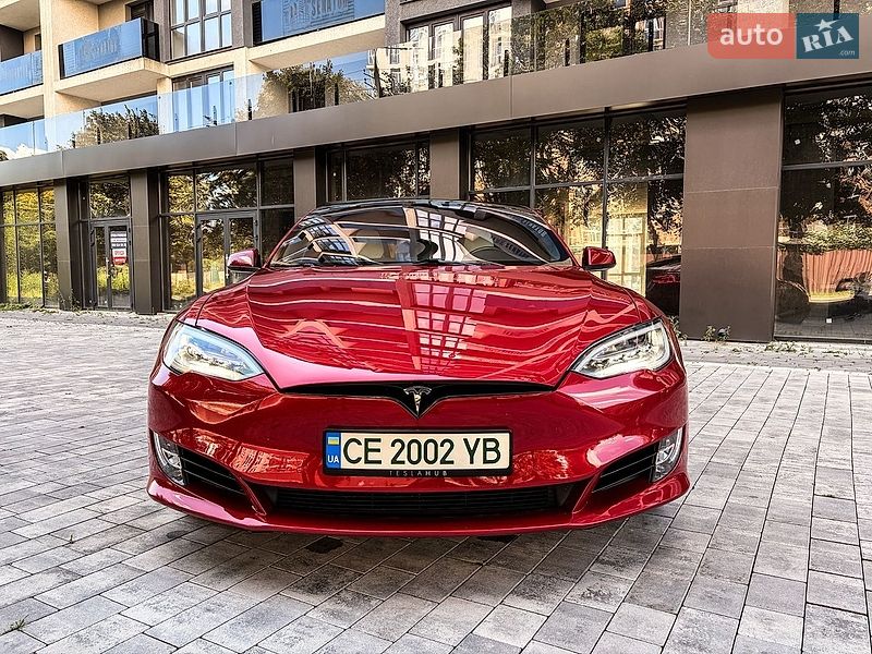 Лифтбек Tesla Model S 2019 в Черновцах
