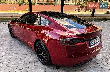 Лифтбек Tesla Model S 2019 в Черновцах