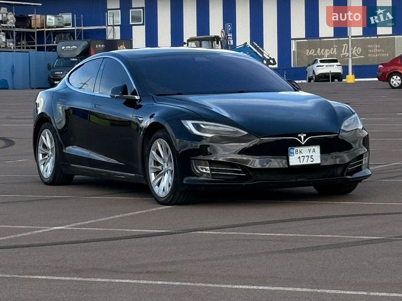 Tesla Model S 2018