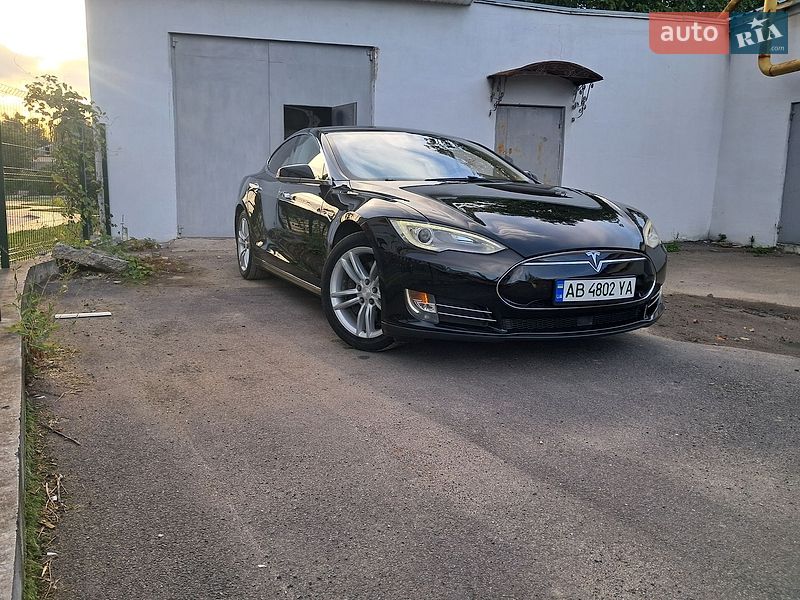 Tesla Model S 2015