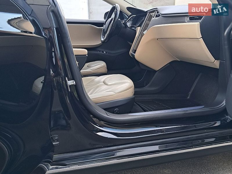 Ліфтбек Tesla Model S 2015 в Вінниці