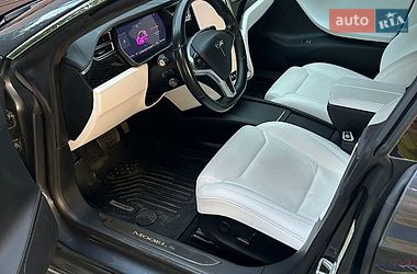 Ліфтбек Tesla Model S 2017 в Львові