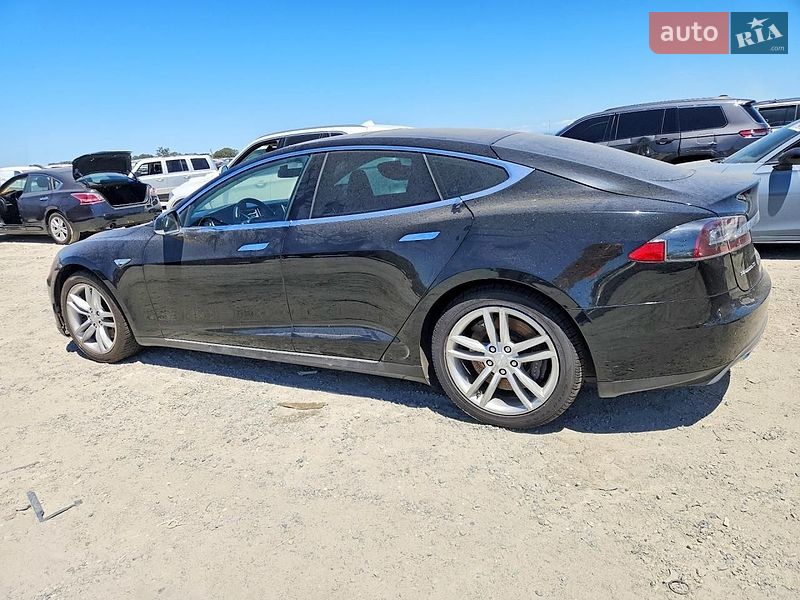 Лифтбек Tesla Model S 2014 в Ивано-Франковске