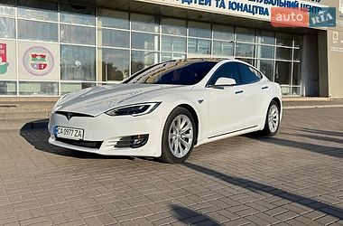 Ліфтбек Tesla Model S 2016 в Смілі