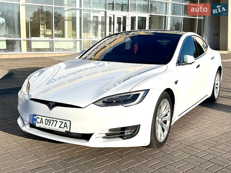 Ліфтбек Tesla Model S 2016 в Смілі