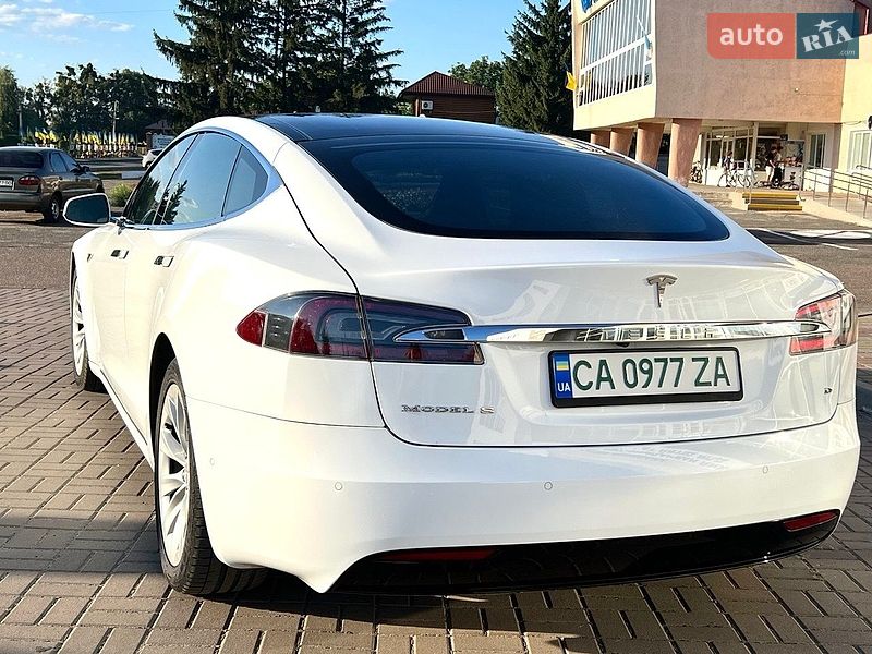 Ліфтбек Tesla Model S 2016 в Смілі